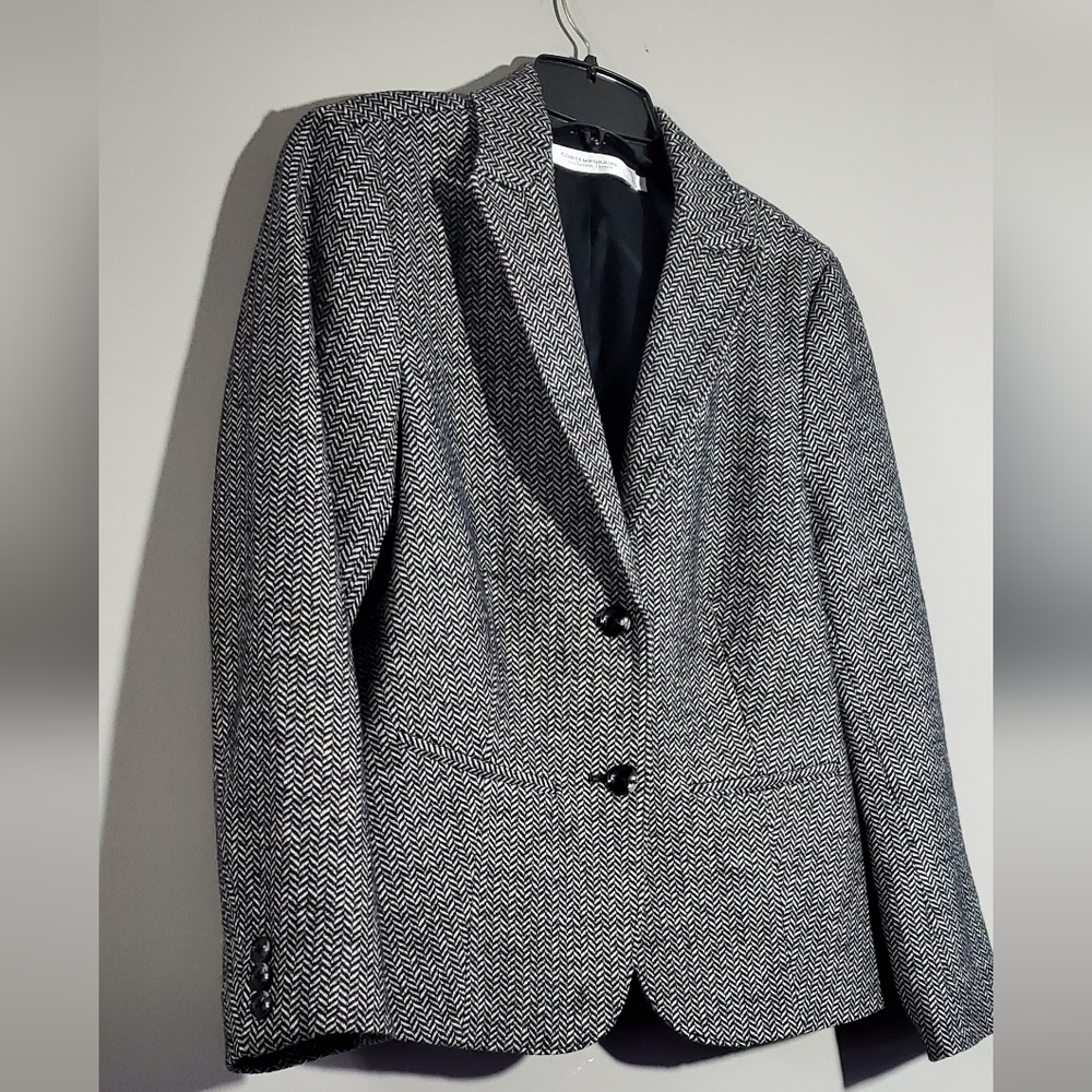 Heathered Gray Suit Jacket with Fitted Silhouette